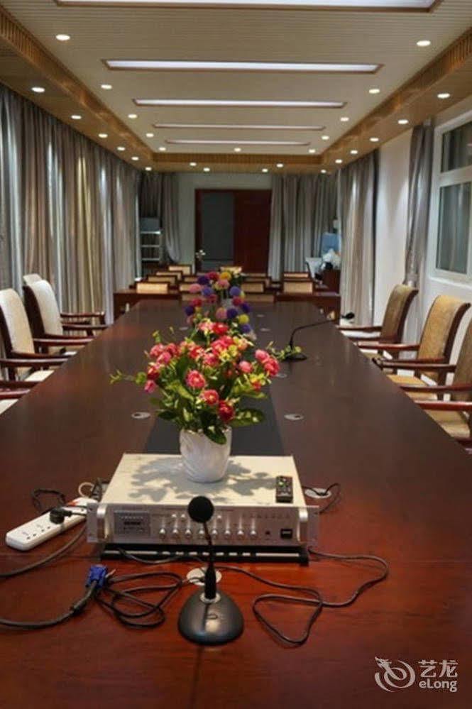 Sunshine Holiday Hotel Liaocheng Bagian luar foto